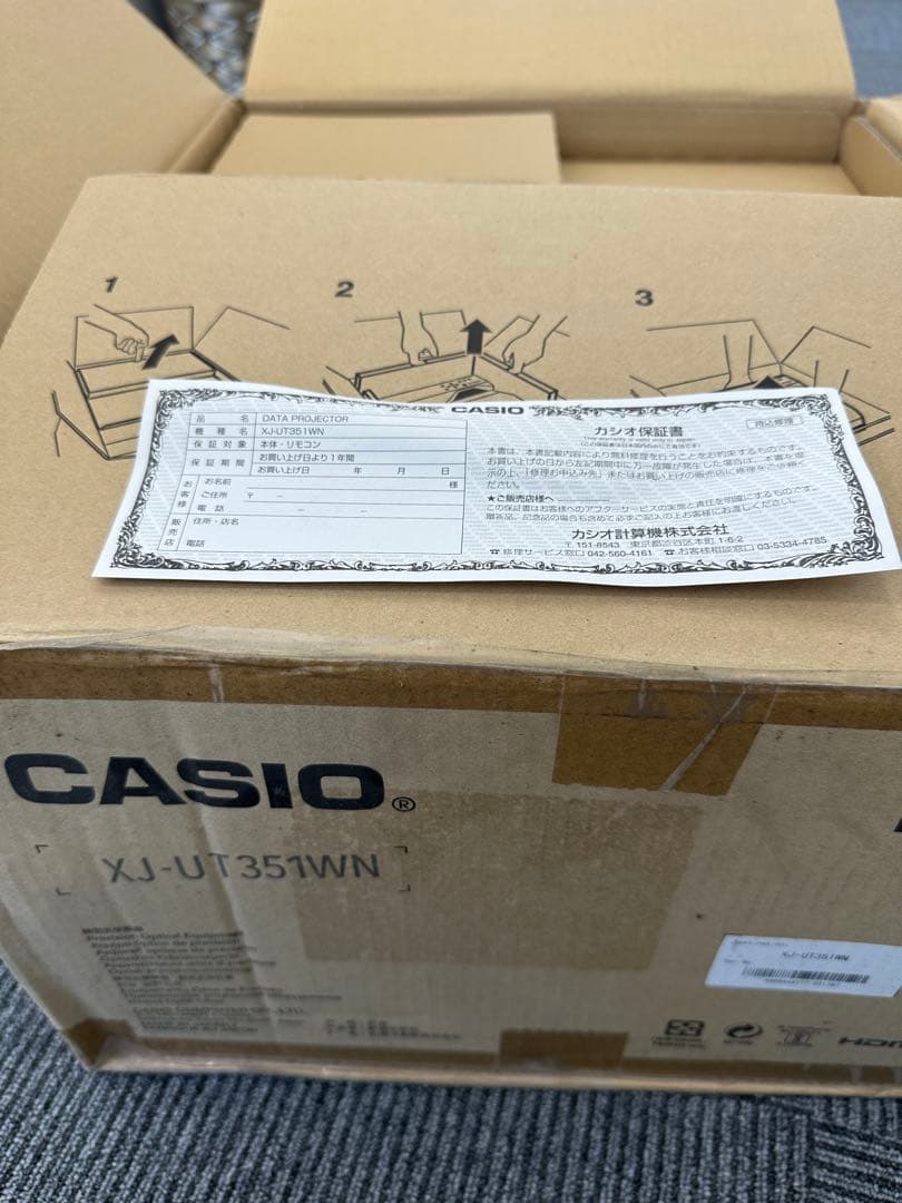 未使用品　CASIO 超短焦点プロジェクター XJ-UT351W カシオ