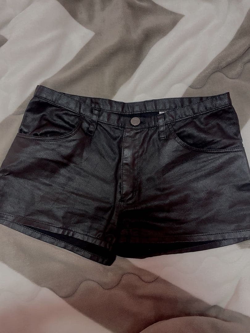 alice auaa アリスアウアア レザー ショートパンツ