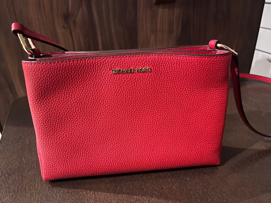 マイケルコース◯ショルダーバッグ トリプル クロスボディ 赤