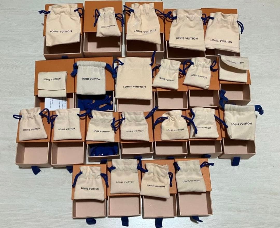 LOUIS VUITTON ギフトボックス　アクセサリー空箱