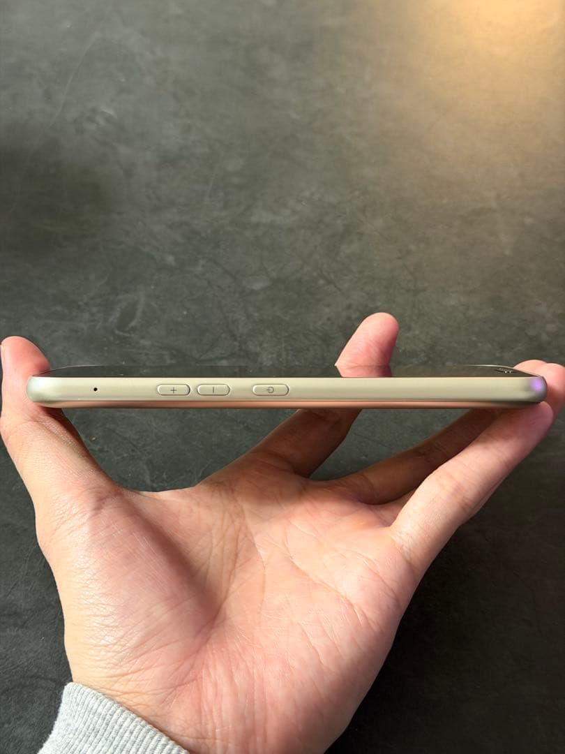 美品！！らくらくスマートフォン　F-03E