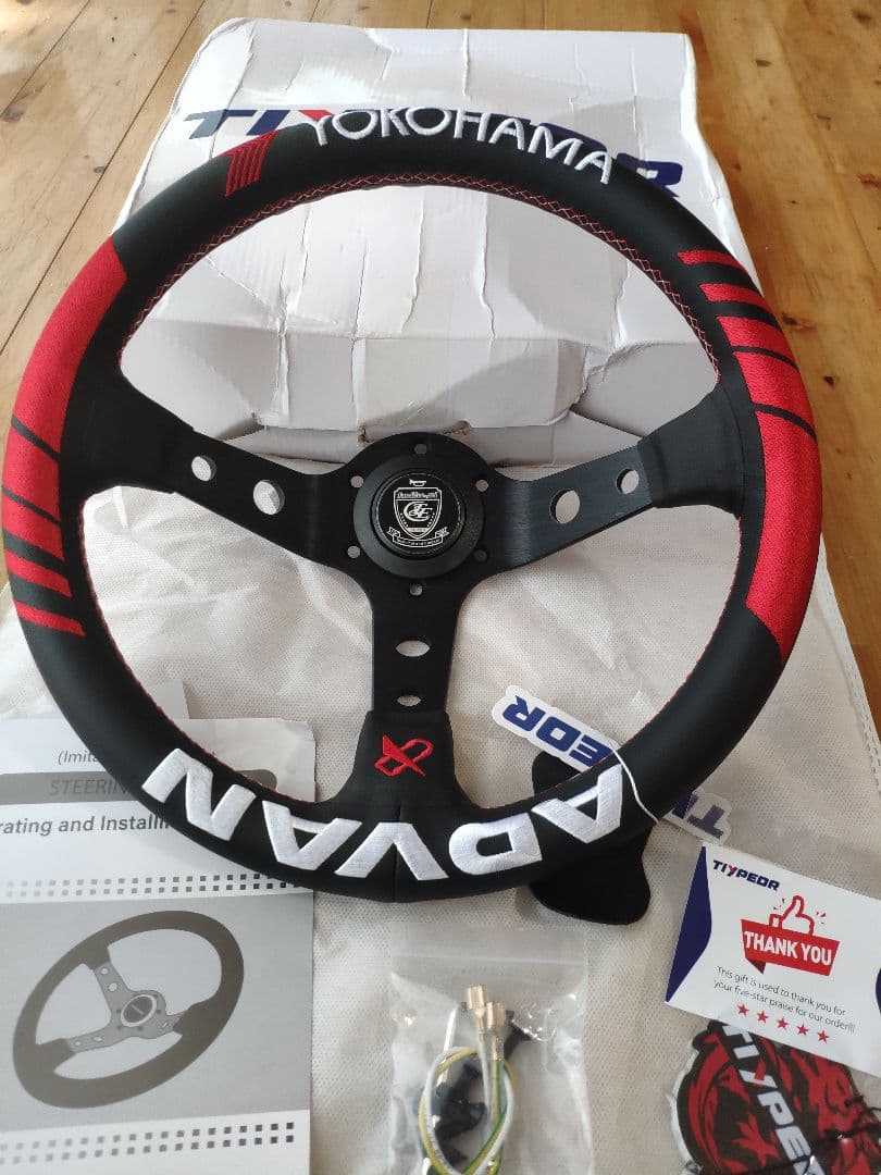 新品・未使用・現品限りレーシング ステアリング YOKOHAMA ADVAN