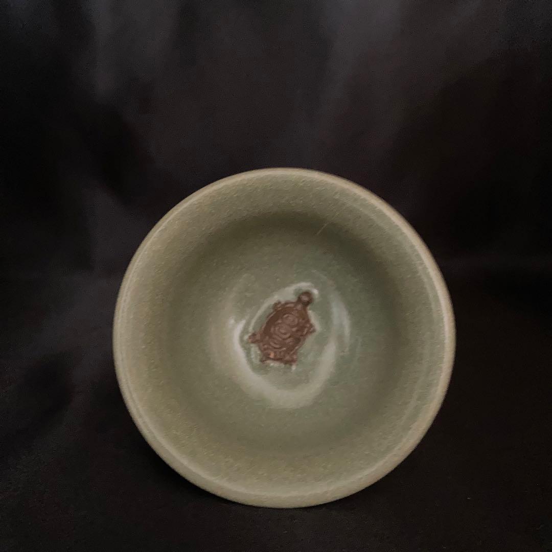 【昇龍洞】龍泉窯貼亀形紋馬上盃（明時代）