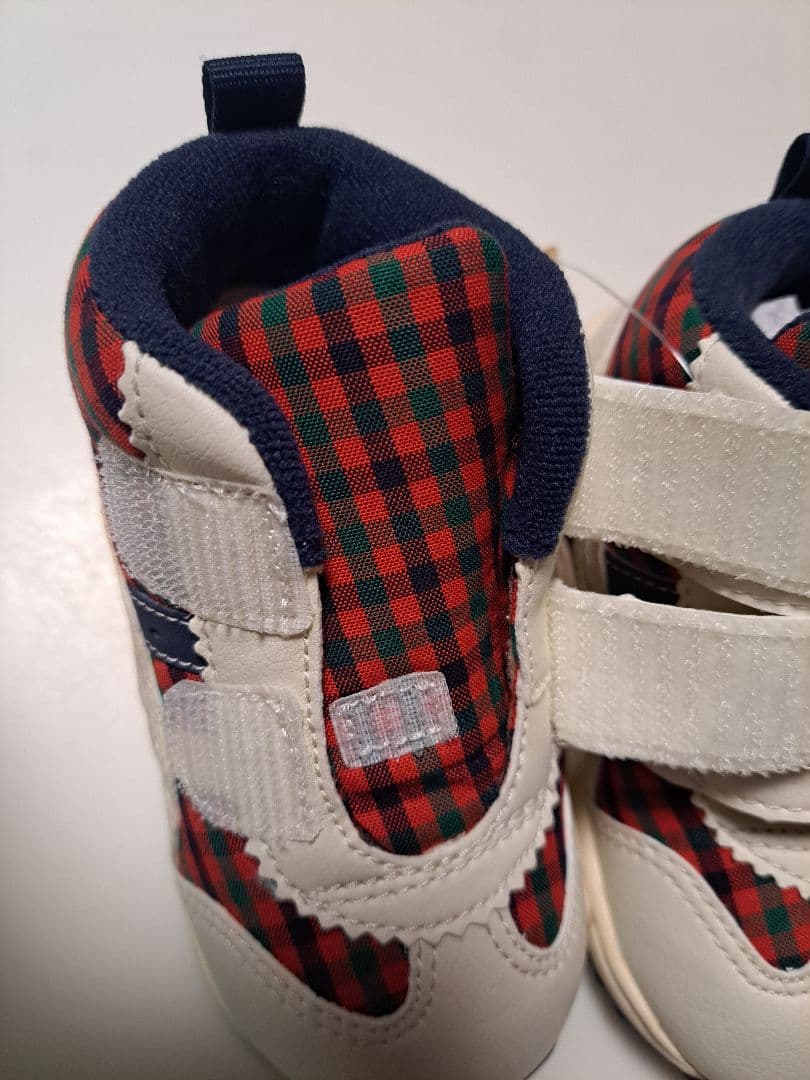 asics　ファミリア ベビーシューズ ホワイト/チェック