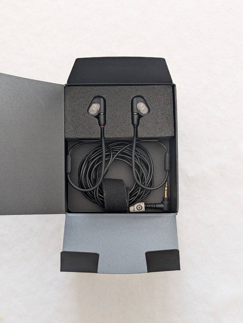 ★美品★Audio Technica ATH-E50 ヘッドホン 遮音 イヤホン