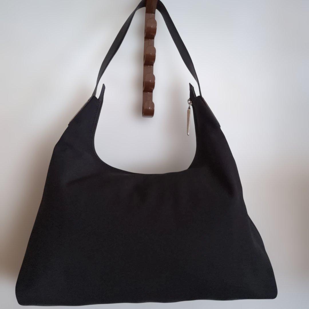 フェラガモブラックハンドバッグ肩掛け