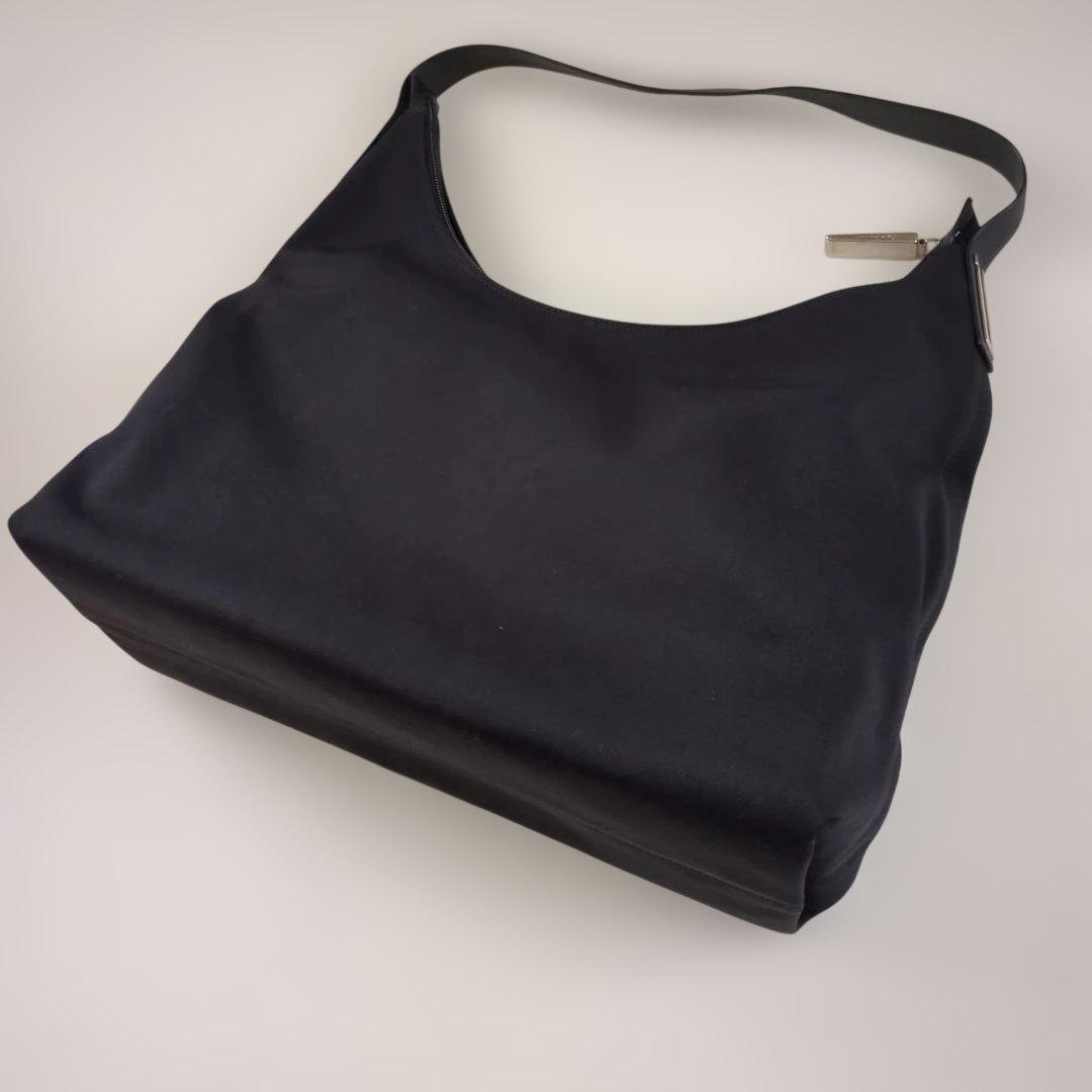 フェラガモブラックハンドバッグ肩掛け