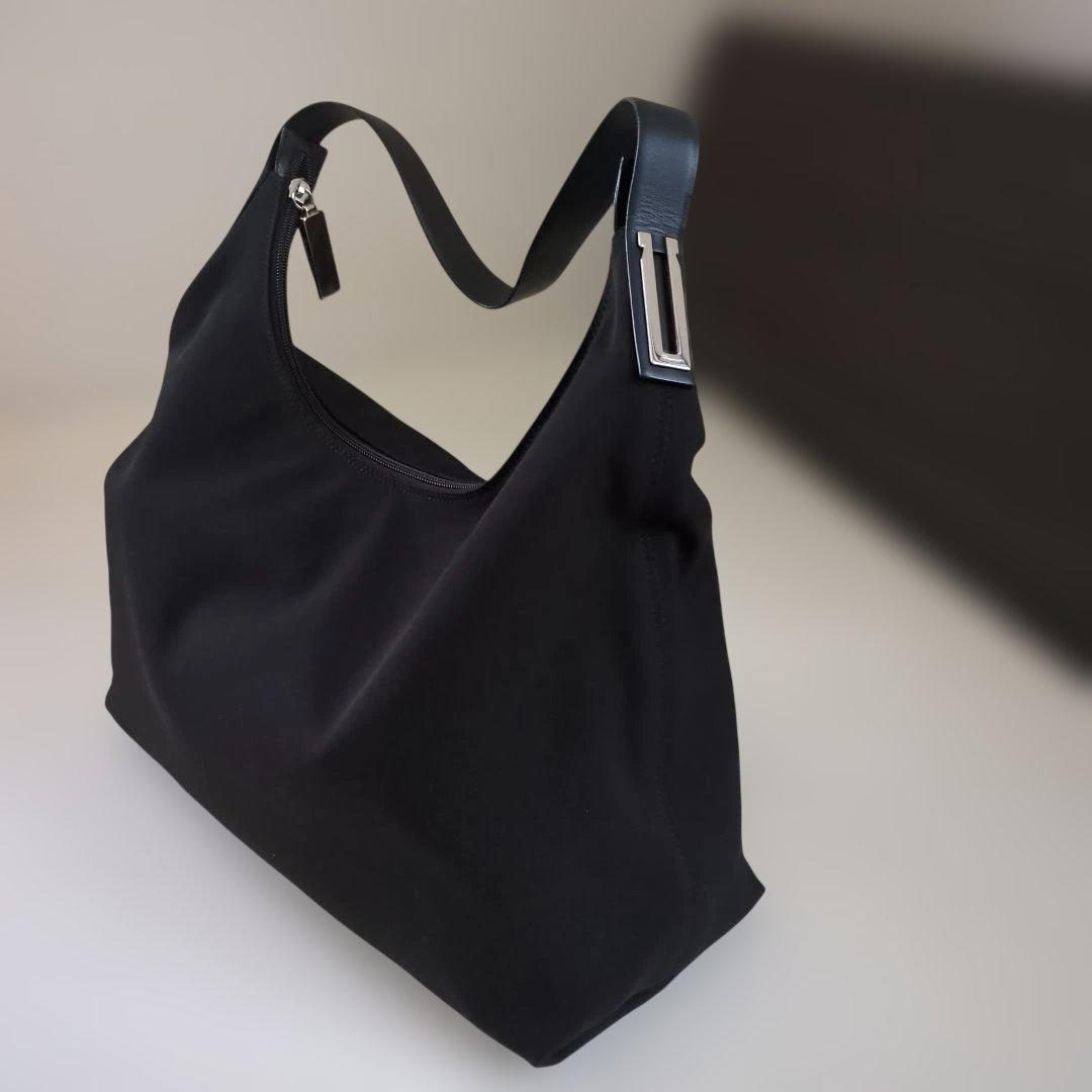 フェラガモブラックハンドバッグ肩掛け