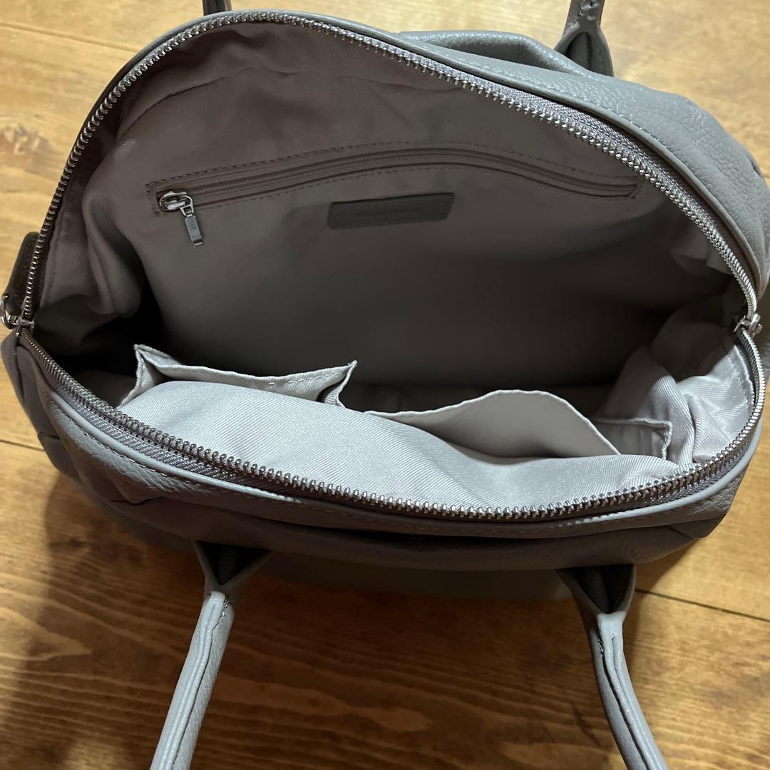 週末お値下げ ビアズリー　グレー トーハンドバッグ 内部、外側ポケット付き