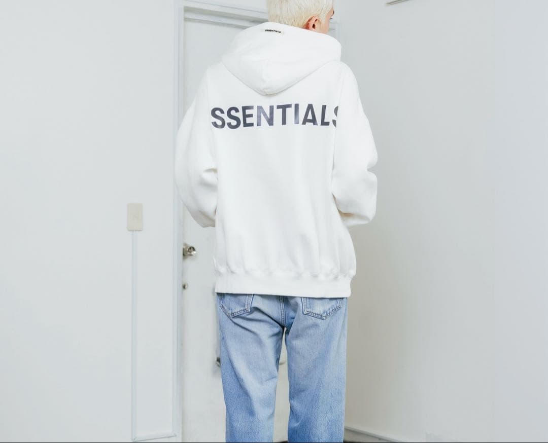 ESSENTIALSパーカー