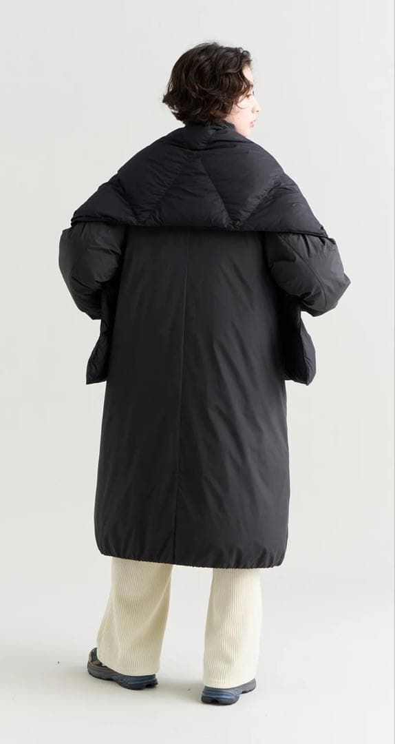 ナンガ　ダウンポンチョマフラー　ブラック