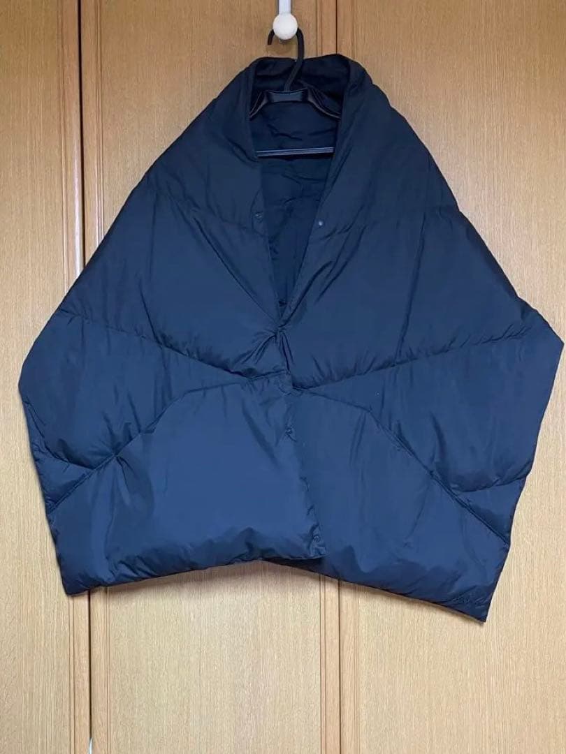 ナンガ　ダウンポンチョマフラー　ブラック