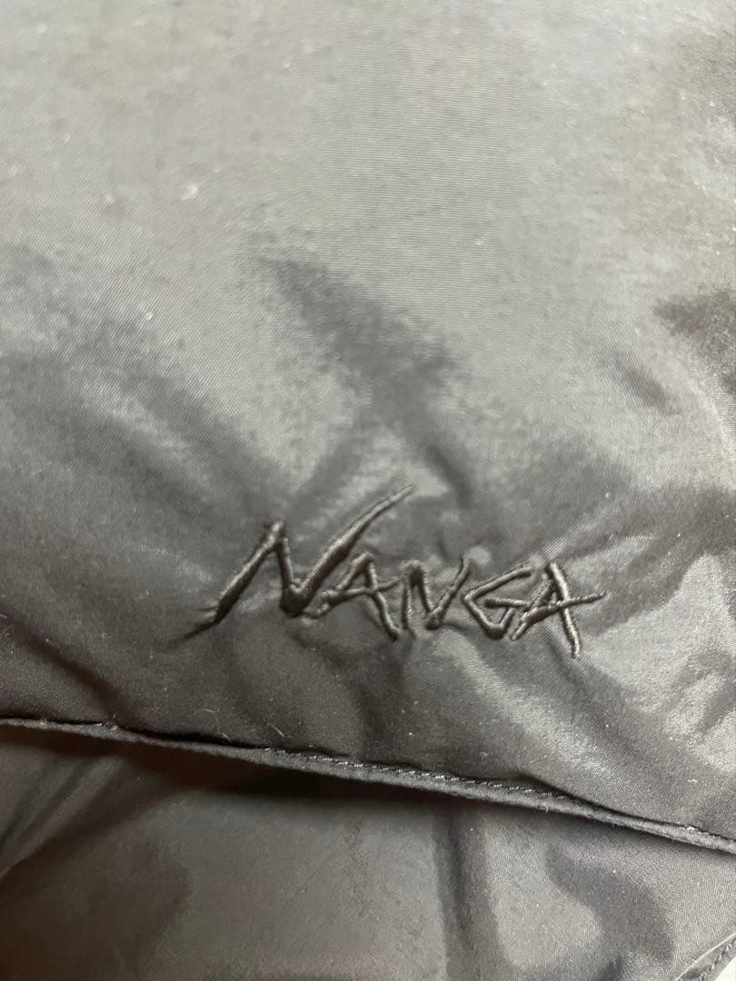 ナンガ　ダウンポンチョマフラー　ブラック