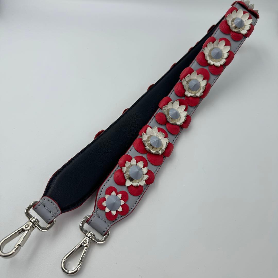 【定番】FENDI ストラップユー　フラワー　レザー　ショルダーストラップ