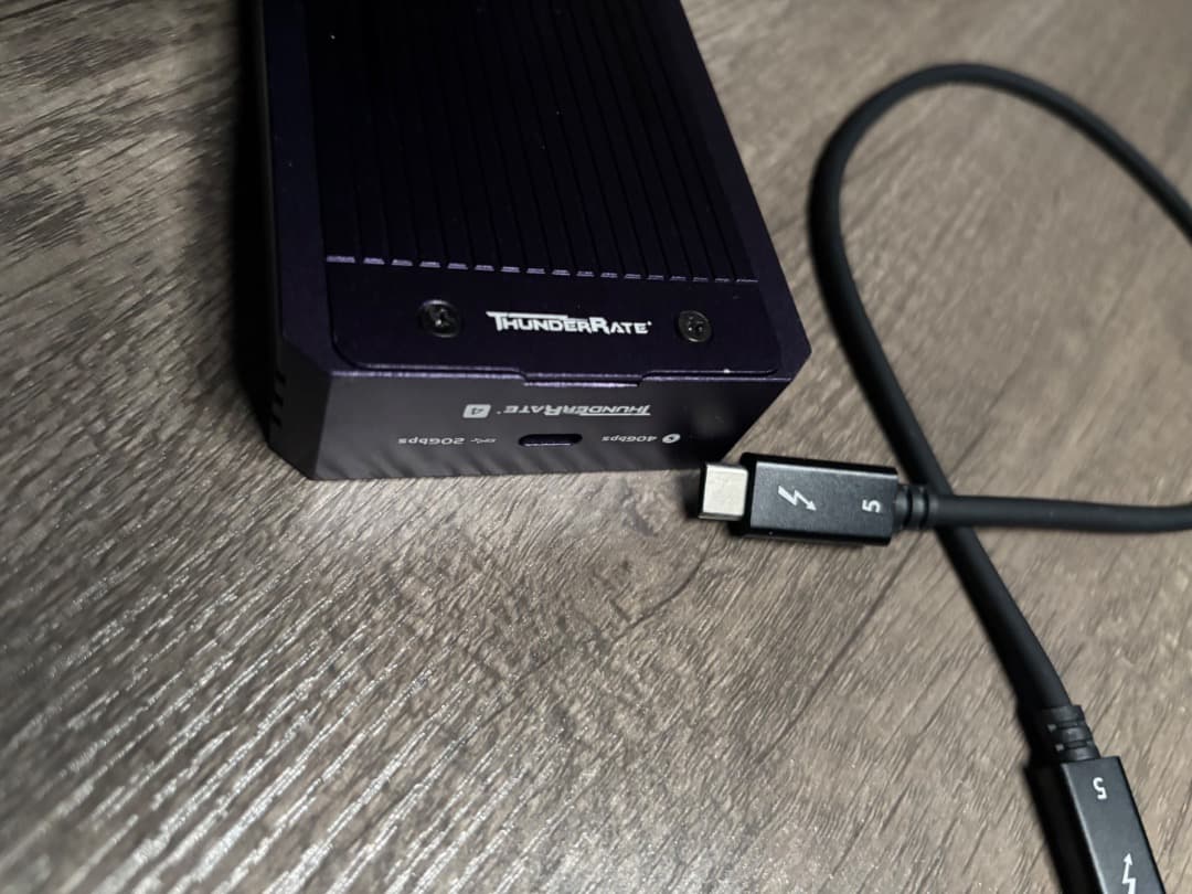 JEYI 4-bay NVME 外付けSSDケース 40Gbps DAS