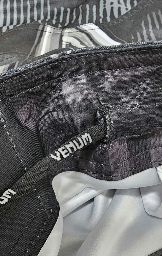 Venumベノム　ファイトショーツ　 GLADIATOR 3.0 黒白
