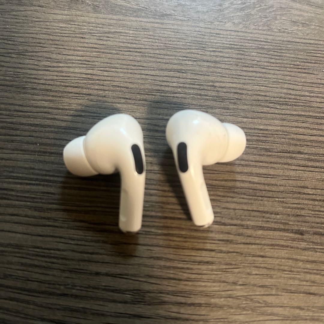 な*ん様 AirPods Pro 2世代ホワイト BOSSロゴ付き