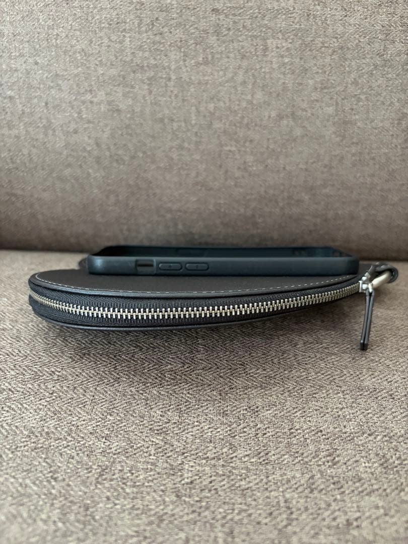 ハート型 iPhone15用ケース ブラック