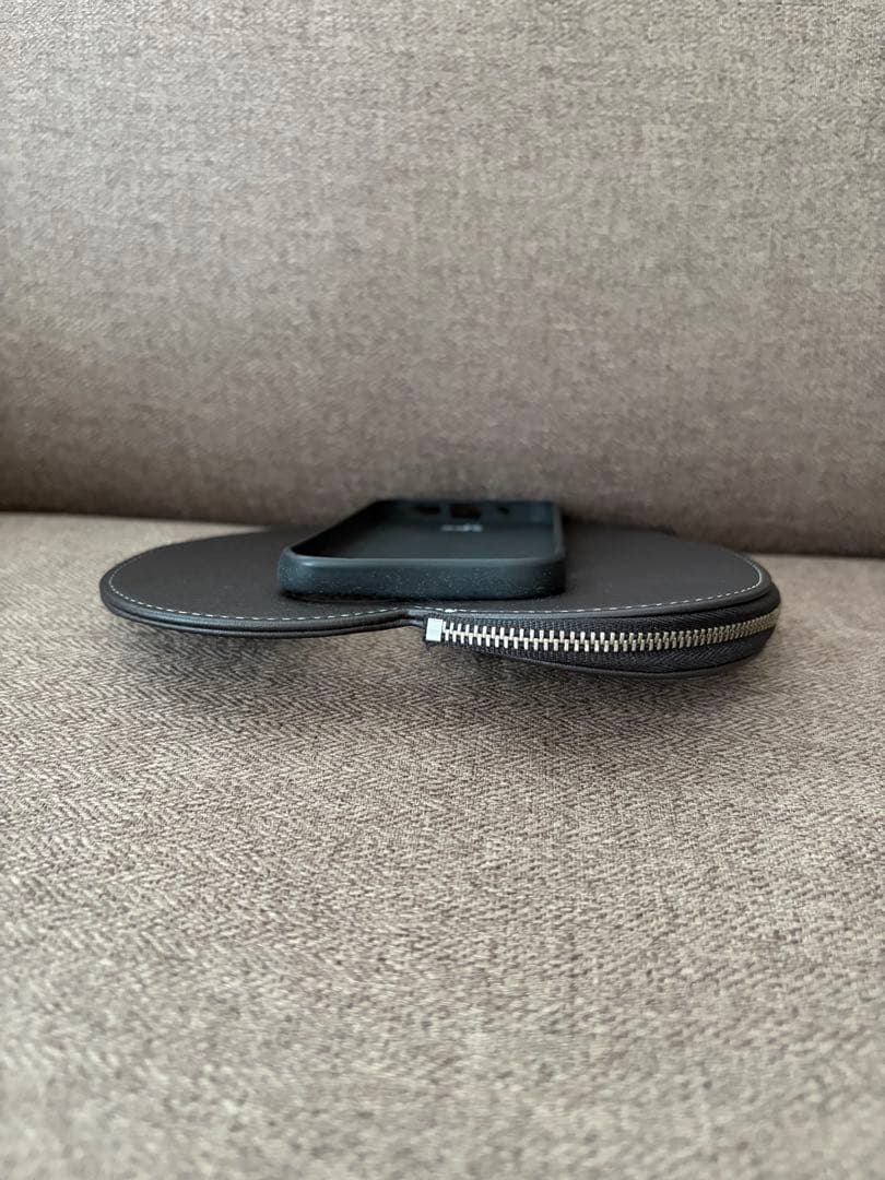 ハート型 iPhone15用ケース ブラック