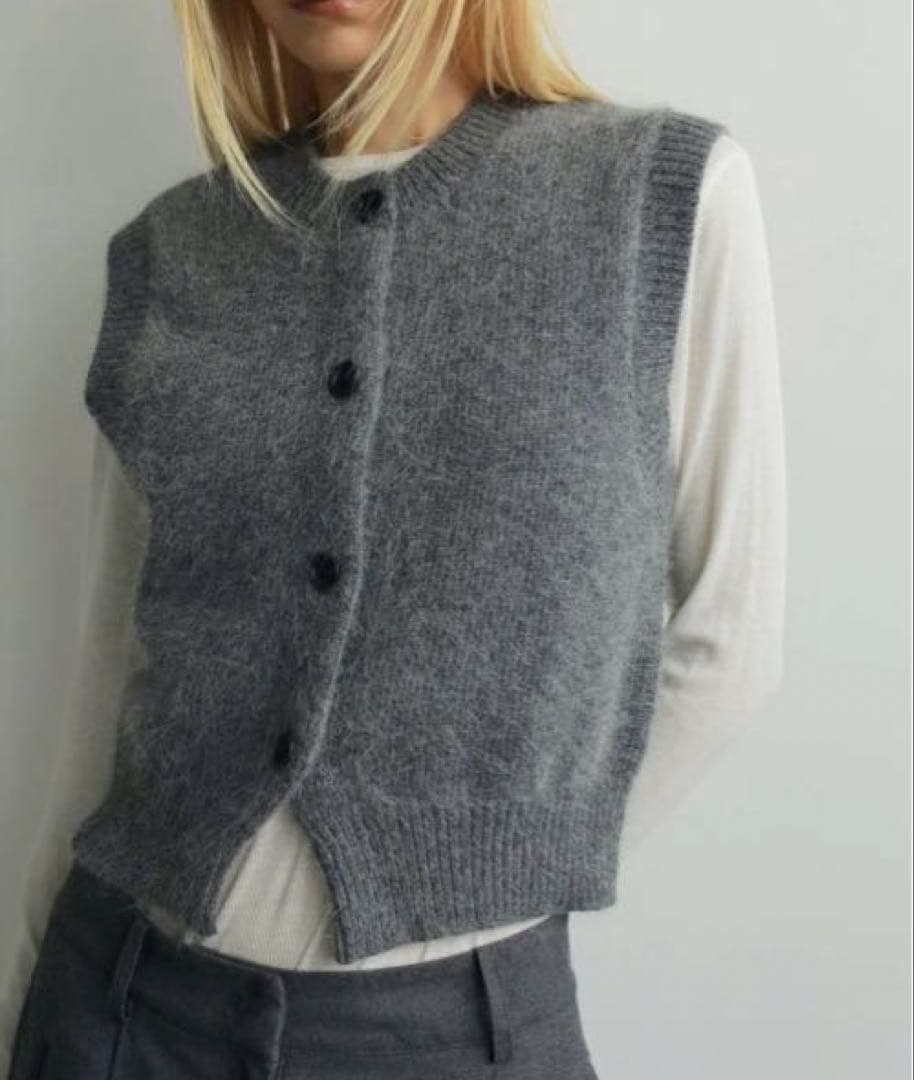 トップス anuke Crewneck Botton Vest