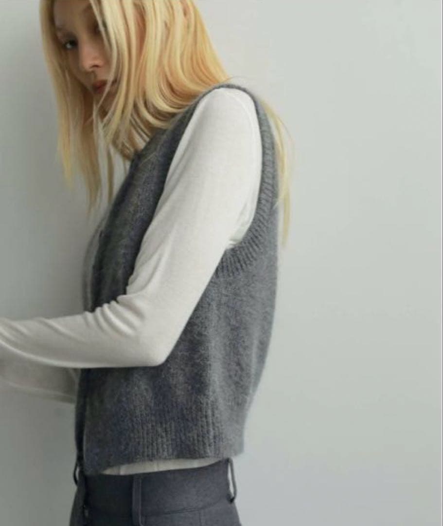トップス anuke Crewneck Botton Vest