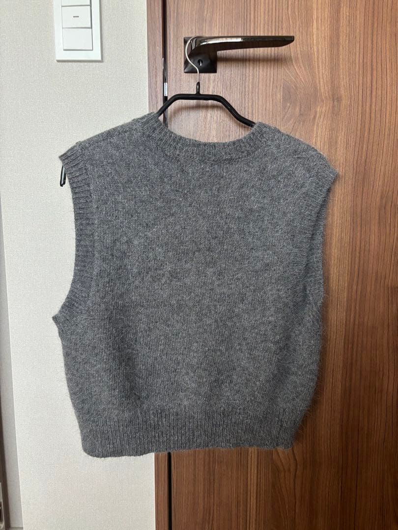 トップス anuke Crewneck Botton Vest