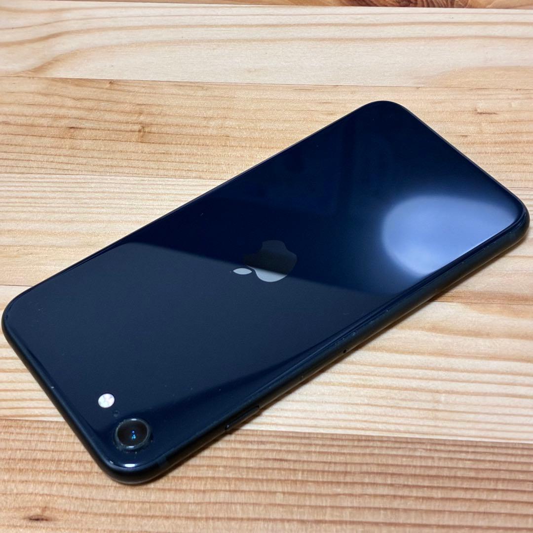 K*o様 バッテリー新品　iPhoneSE第3世代64GB SIMフリー　美品