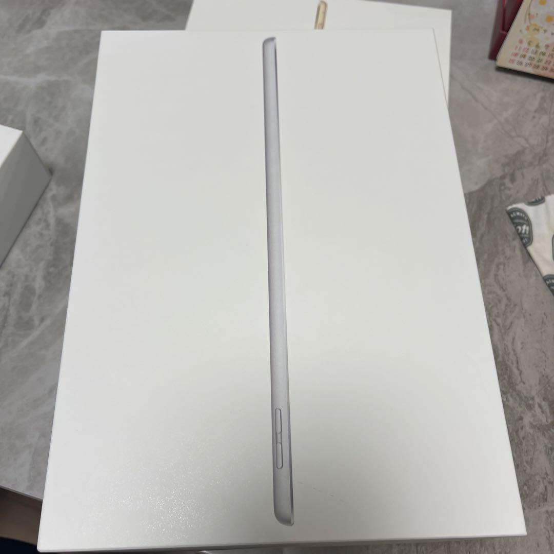 iPad (第9世代) Wi-Fi 64GB シルバー 本体