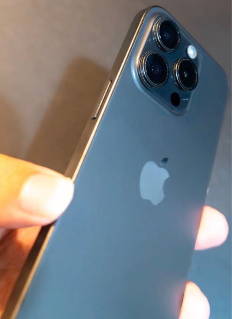 【美品】iPhone 15Pro 256GB SiMフリー　ブラックチタニウム