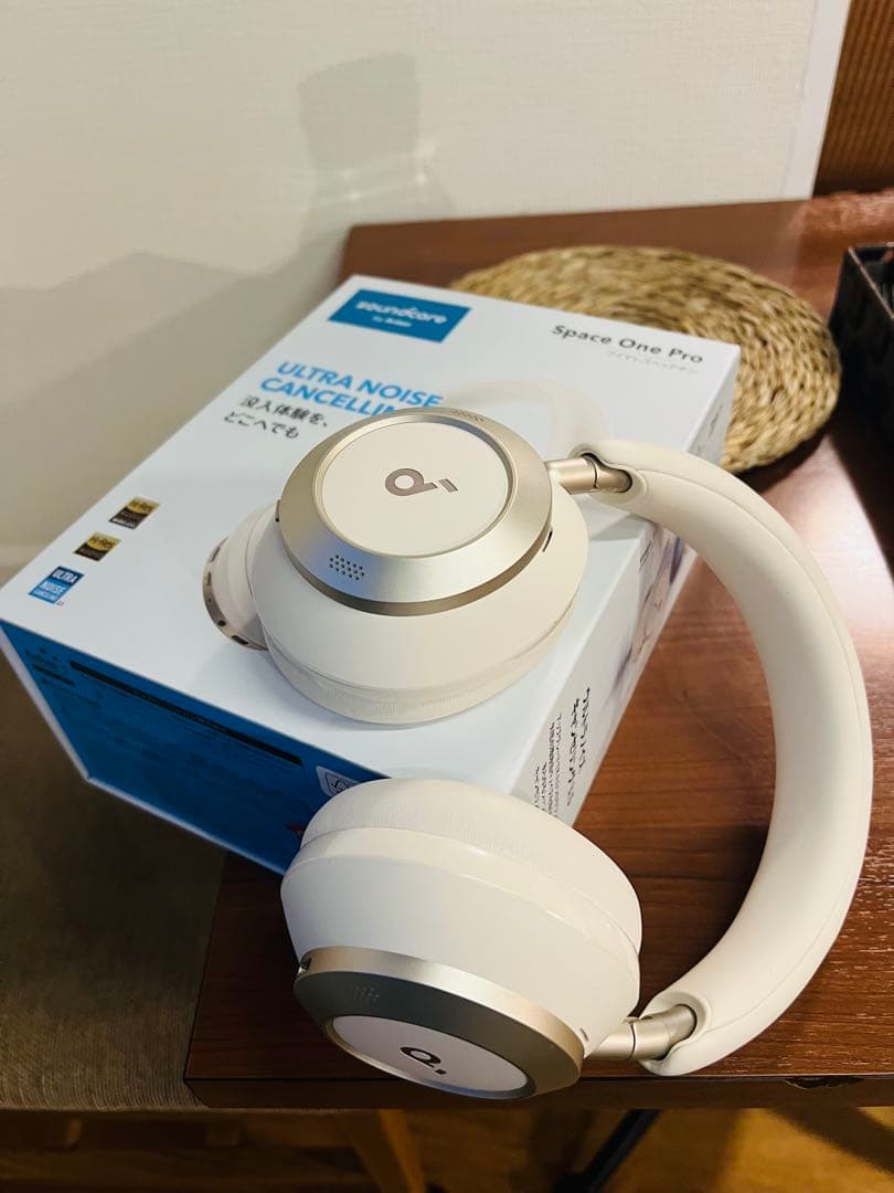 Space One Pro ホワイト ワイヤレスヘッドホン