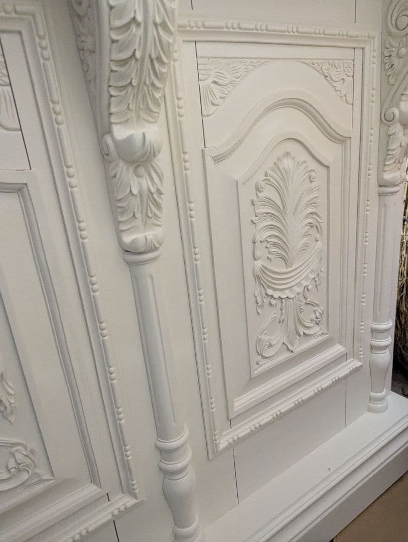 西欧彫刻　カウンターテーブル　ホワイト装飾