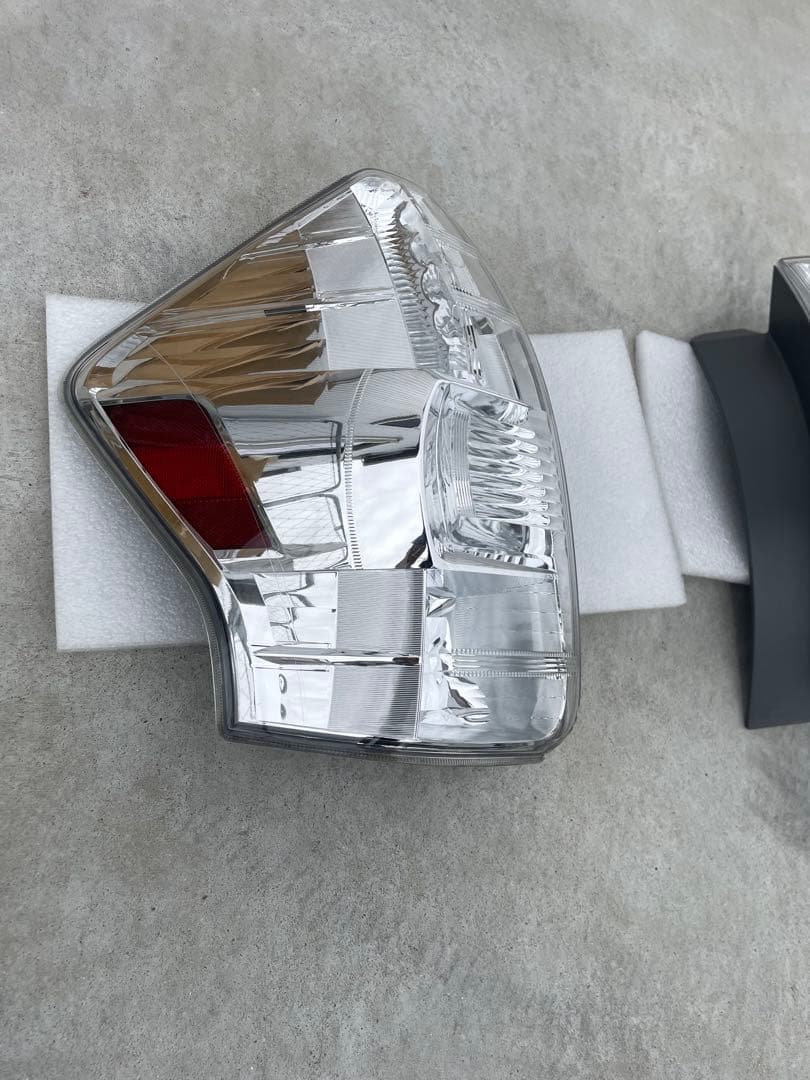 USDM プリウスv プリウスα テールランプ