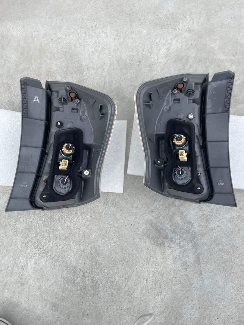 USDM プリウスv プリウスα テールランプ