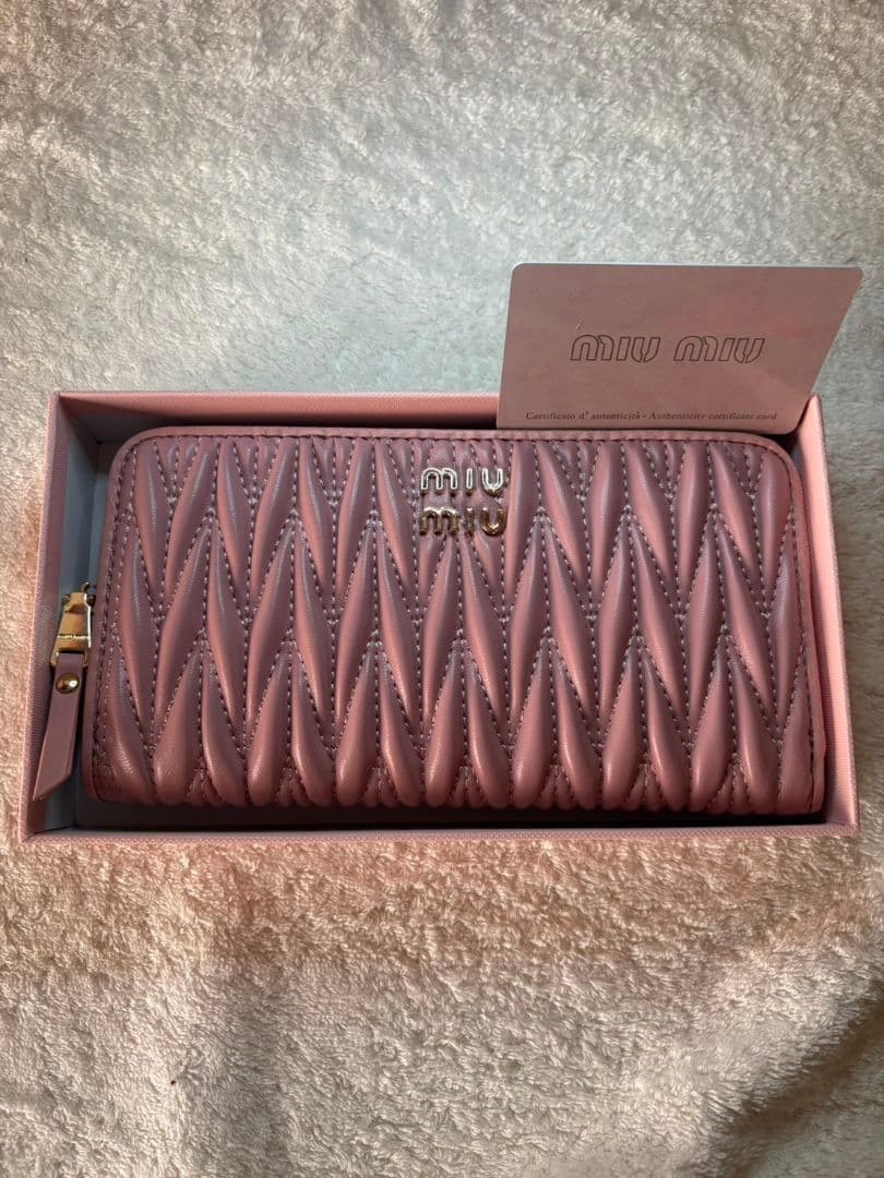 らりん 新品 MIU MIU キルティング長財布 ピンク＆ブラック