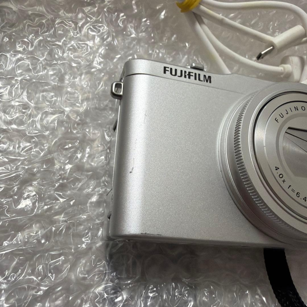 【セール！】Fujifilm XQ1 シルバー コンパクトデジタルカメラ