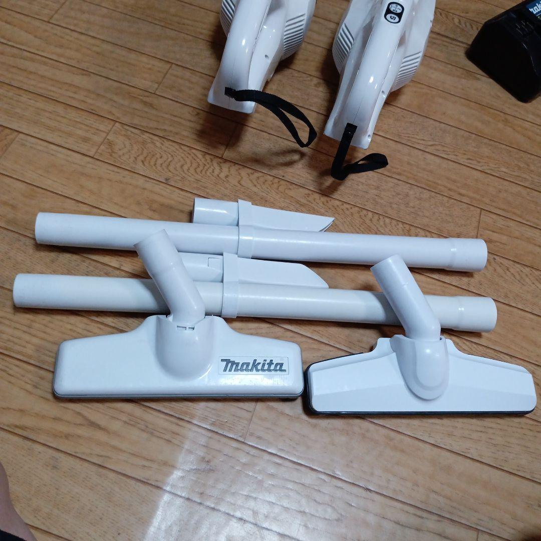 マキタ10.8V充電式クリーナCL107FD２台のセット　バッテリー、充電器付