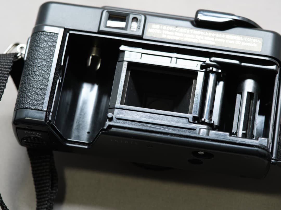 【完動品】 Konica C35 AF2 フィルムカメラ モルト交換済み