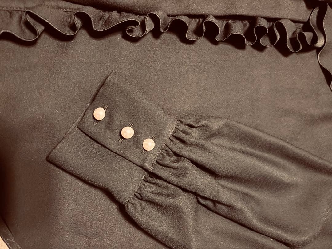 美品　LOULOU WILLOUGHBY パールボタン　フリルブラウス