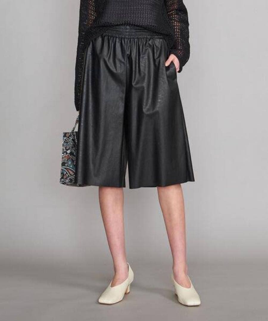 MM6 メゾン マルジェラ フェイクレザー ショーツ ハーフ ショート パンツ