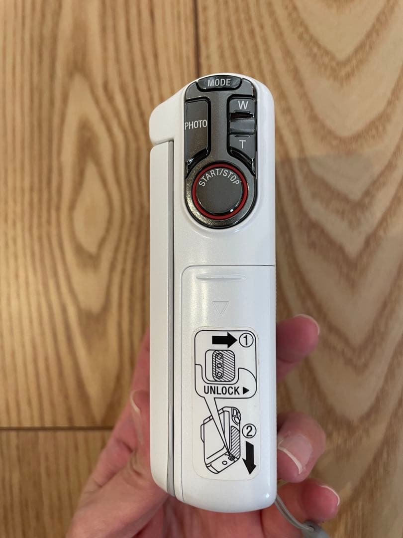 SONY HDR-GW77 デジタルカメラ本体、予備バッテリー、充電器