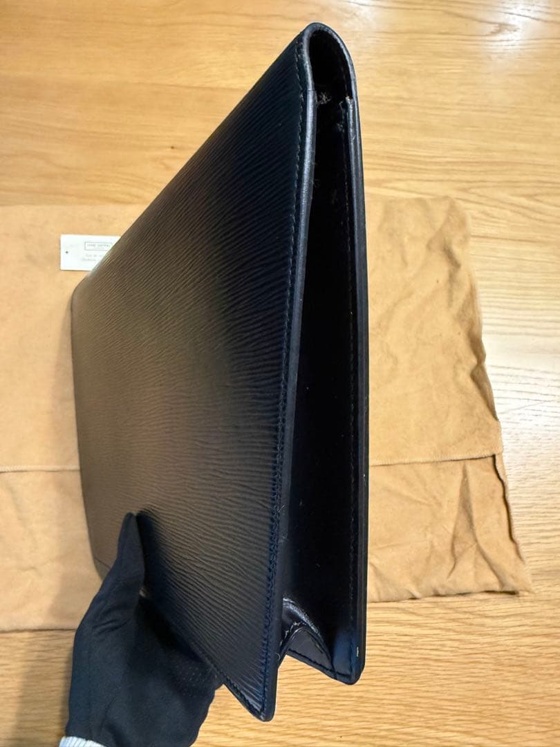 希少 LOUIS VUITTON トラペーズGM エピ クラッチ