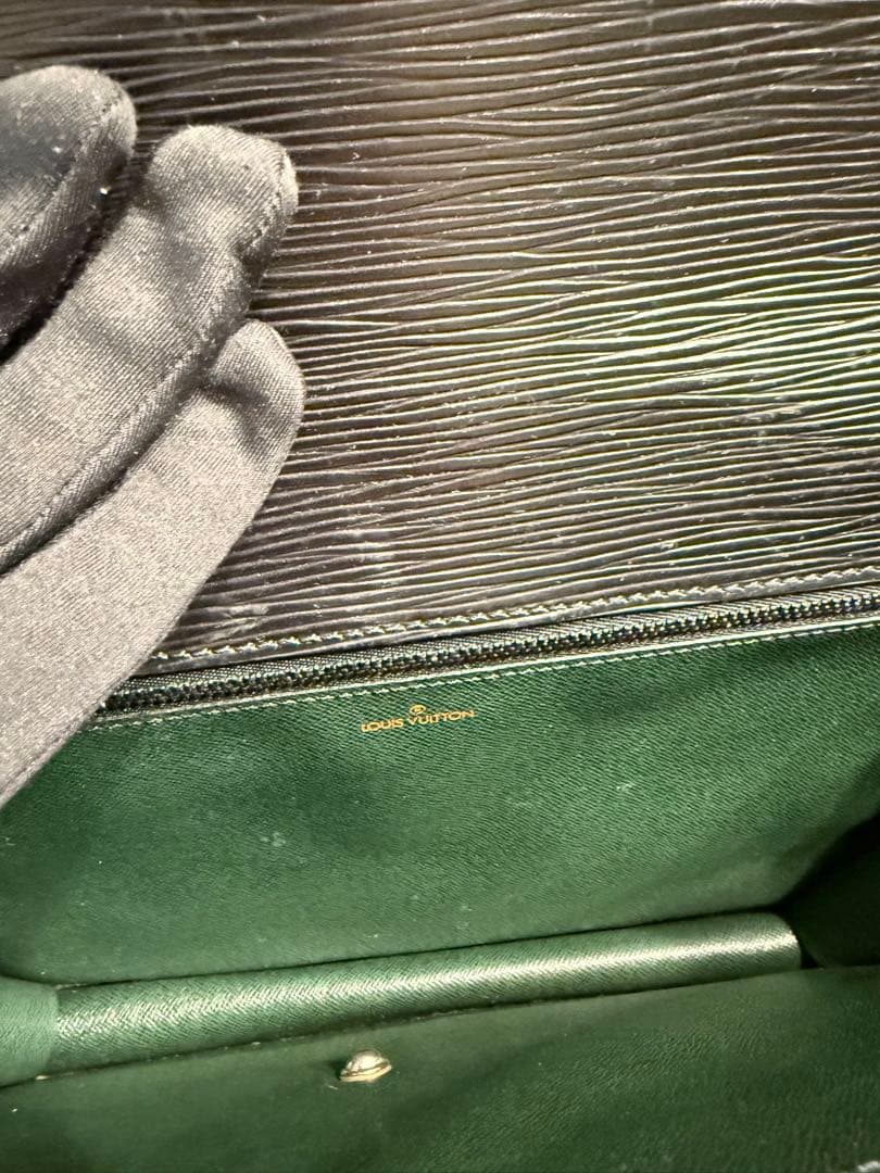 希少 LOUIS VUITTON トラペーズGM エピ クラッチ