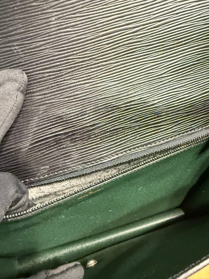 希少 LOUIS VUITTON トラペーズGM エピ クラッチ