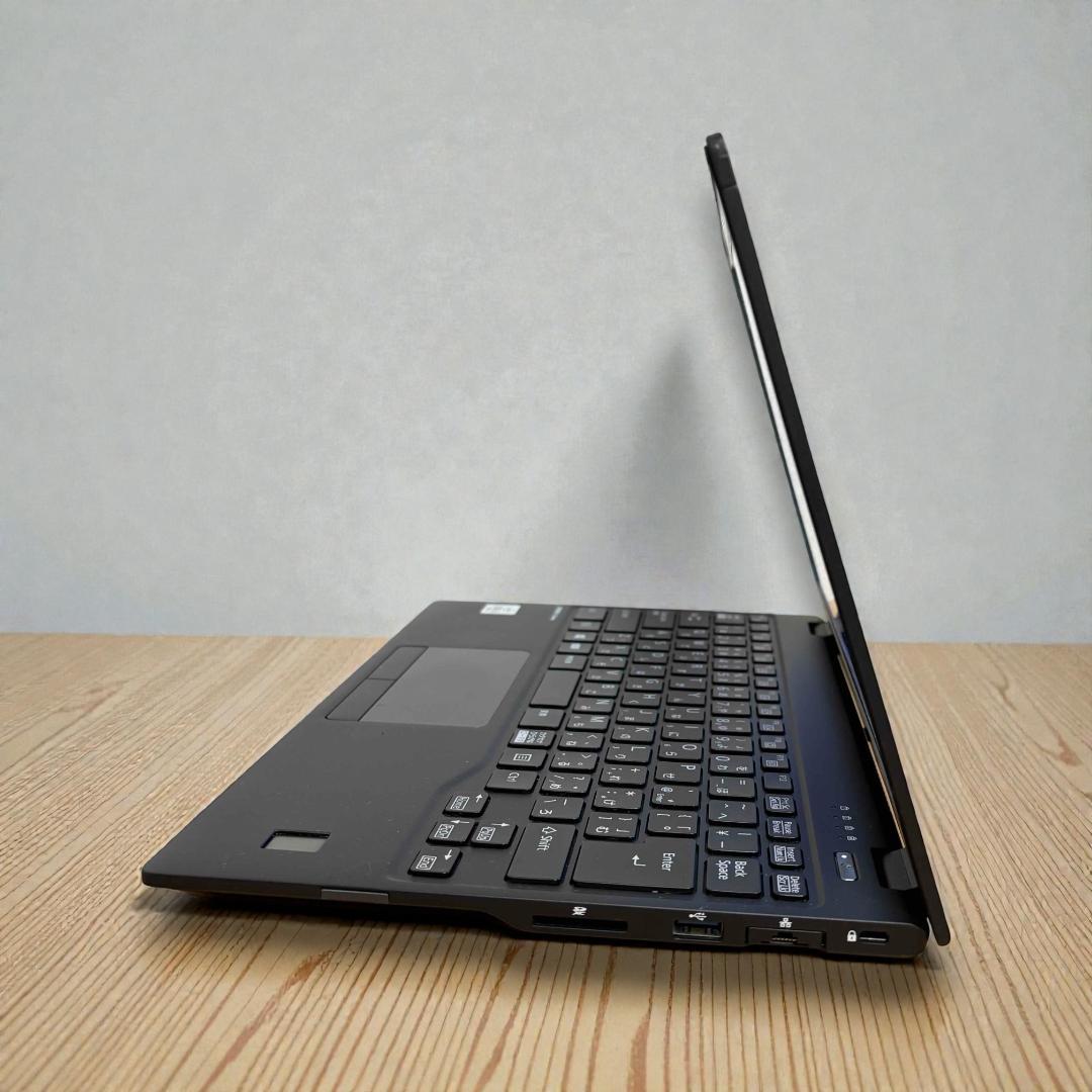 y67＊Lifebook U9310 第10世代 i5 薄型軽量 8G SSD