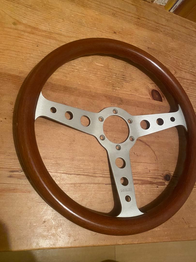 momo ステアリング