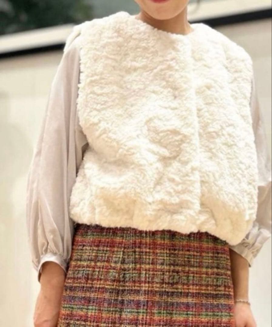 トゥモローランド ボールジィ ランダムファーショートベスト ホワイト