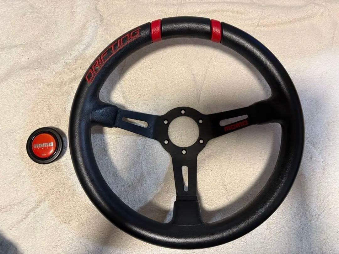 正規品 momo DRIFTING ステアリング 黒/赤　33φ