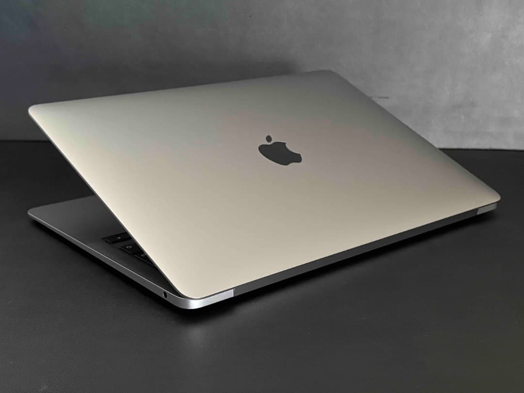 MacBook Air（M1,2020）13.3㌅ 16GBメモリ CTOモデル