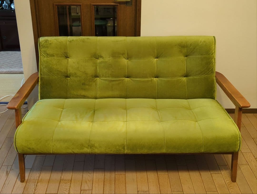 イキカグ IKIKAGU　アンティーク風2人掛けソファ　ベロア調の生地　グリーン