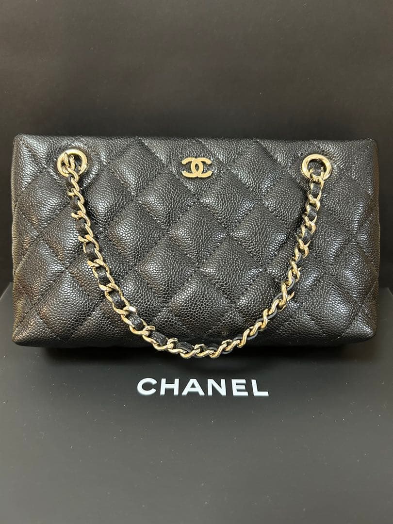CHANEL シャネル　チェーンバッグ　黒　キャビアスキン